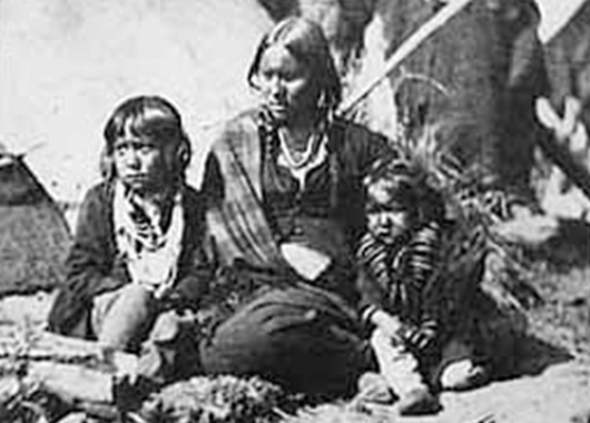 The wife of Indigenous leader Little Crow and their two children at Fort Snelling prison compound (Source: Minnesota Historical Society/Wikimedia Commons)
