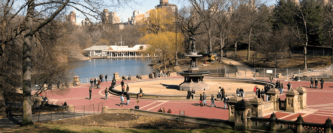 The Bethesda Fountain, The Lake, and Loeb Boathouse in Central Park, New York City (Source: Jim Henderson/Wikimedia Commons)