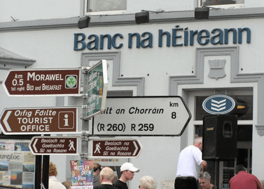 Signs in Irish (Source: Kenneth Allen/Wikimedia Commons)